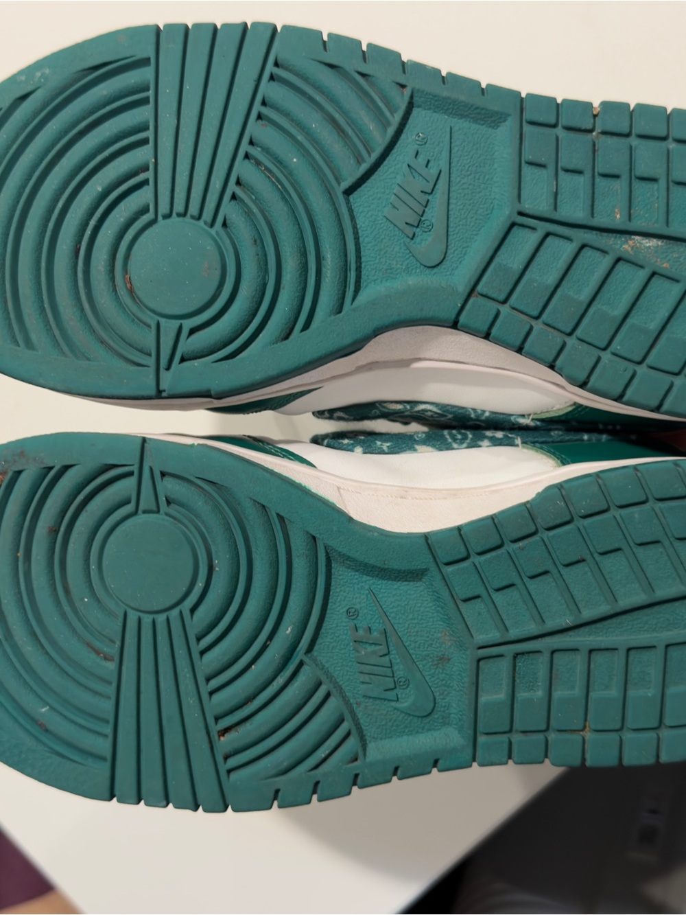Nike Green and White Low-Top Sneakers with Patterned Swoosh - Picture 5 of 7
